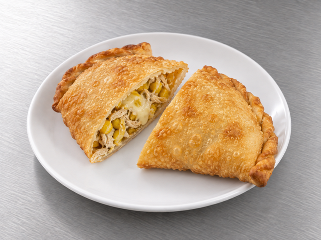Empanada de Pollo, Choclo y Queso